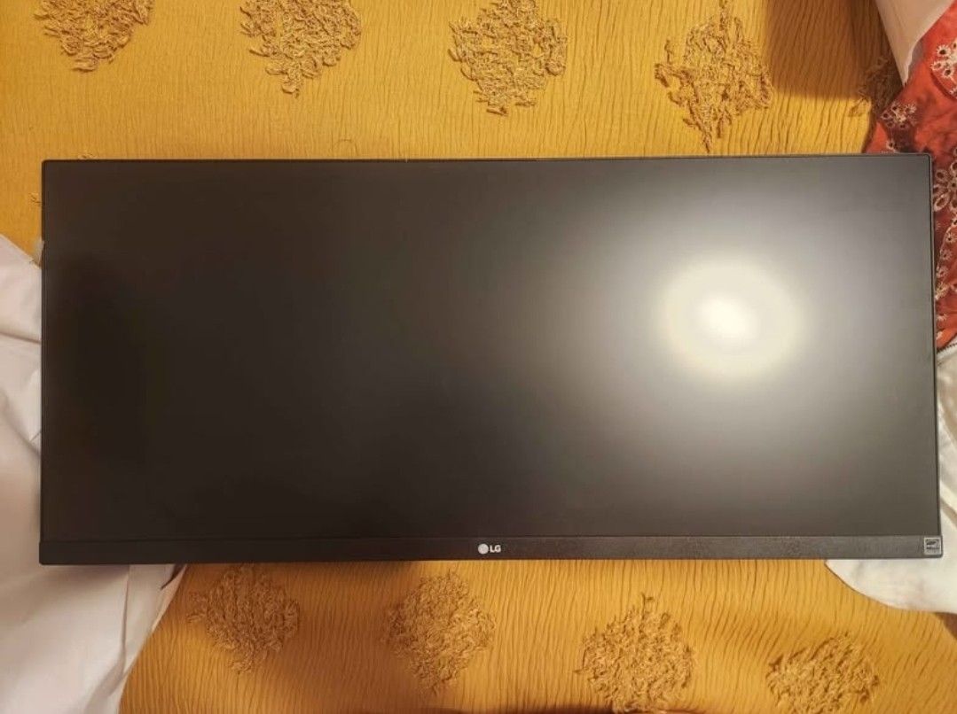 Monitors (29" and 24")