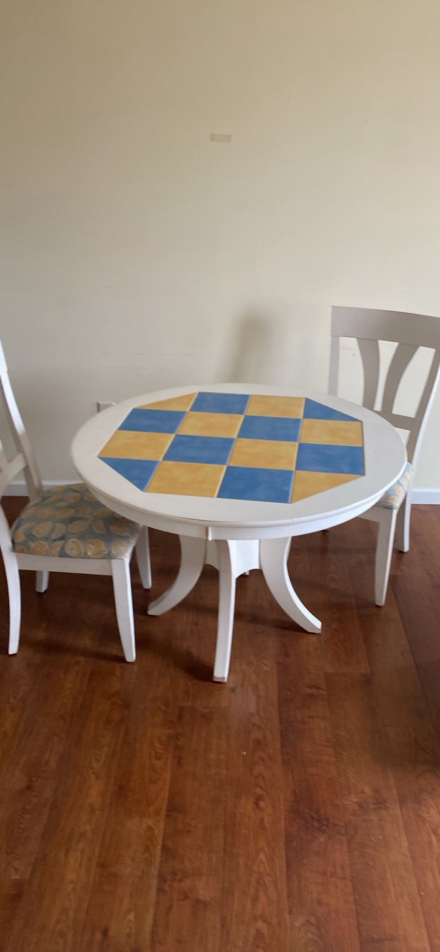 Farmhouse Vintage-inspired Table