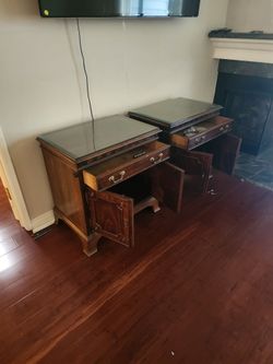 2 Century nightstands