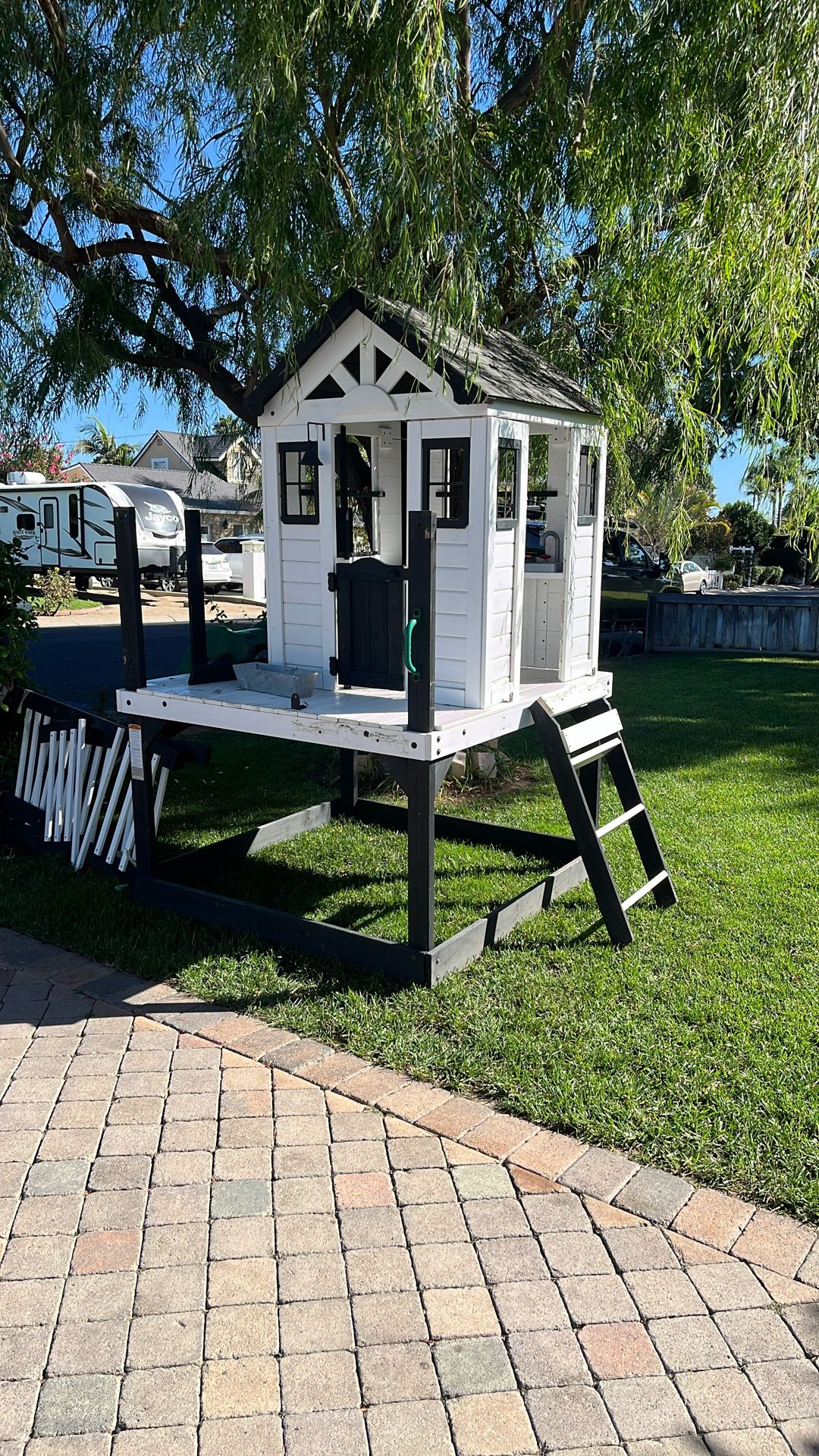 Backyard Discovery Playhouse Ages 2-10 