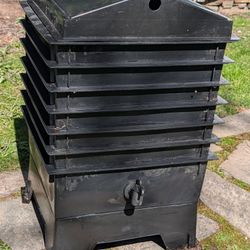 Six-Tray Worm Factory Composter – Great Condition