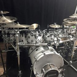 DW Performance series Drum Set. 7 Piece.