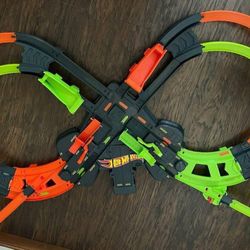 Hot Wheels Colossal Crash Track Set