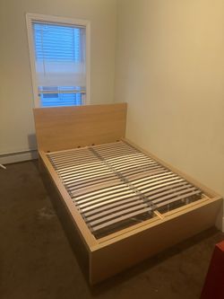Free bed available 8/25