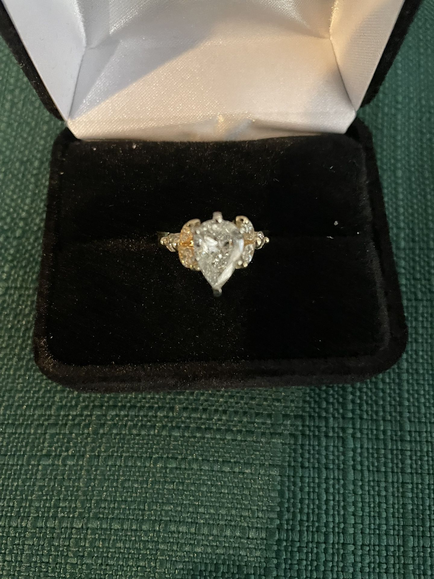 100 % Authentic Real Diamond Wedding Ring W/ IGI Certificate  Size 6