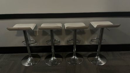 4 Bar Stools