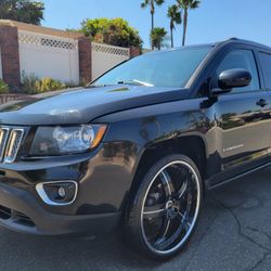 (14) Jeep Compass Limited, Clean Title, Smogged, 4x4, 22"rims, 4 Cylinder, Reliable Transportation 