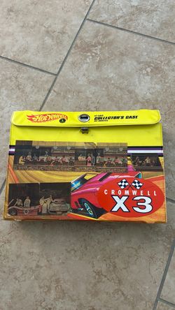 12 car collectore’s case for hot wheels cars with divers and 8 diecast toy car made by Topper