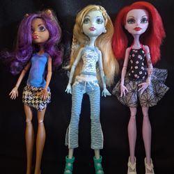 3 Monster High Dolls