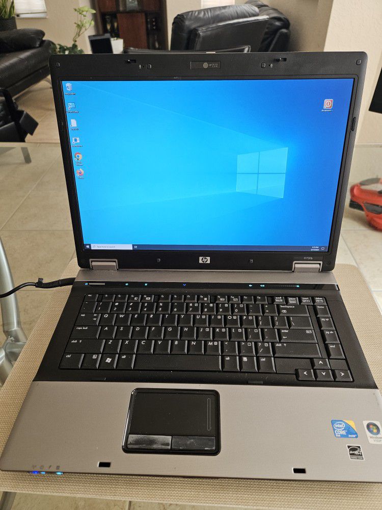 HP Laptop. (SUPER CLEAN) 15" Screen