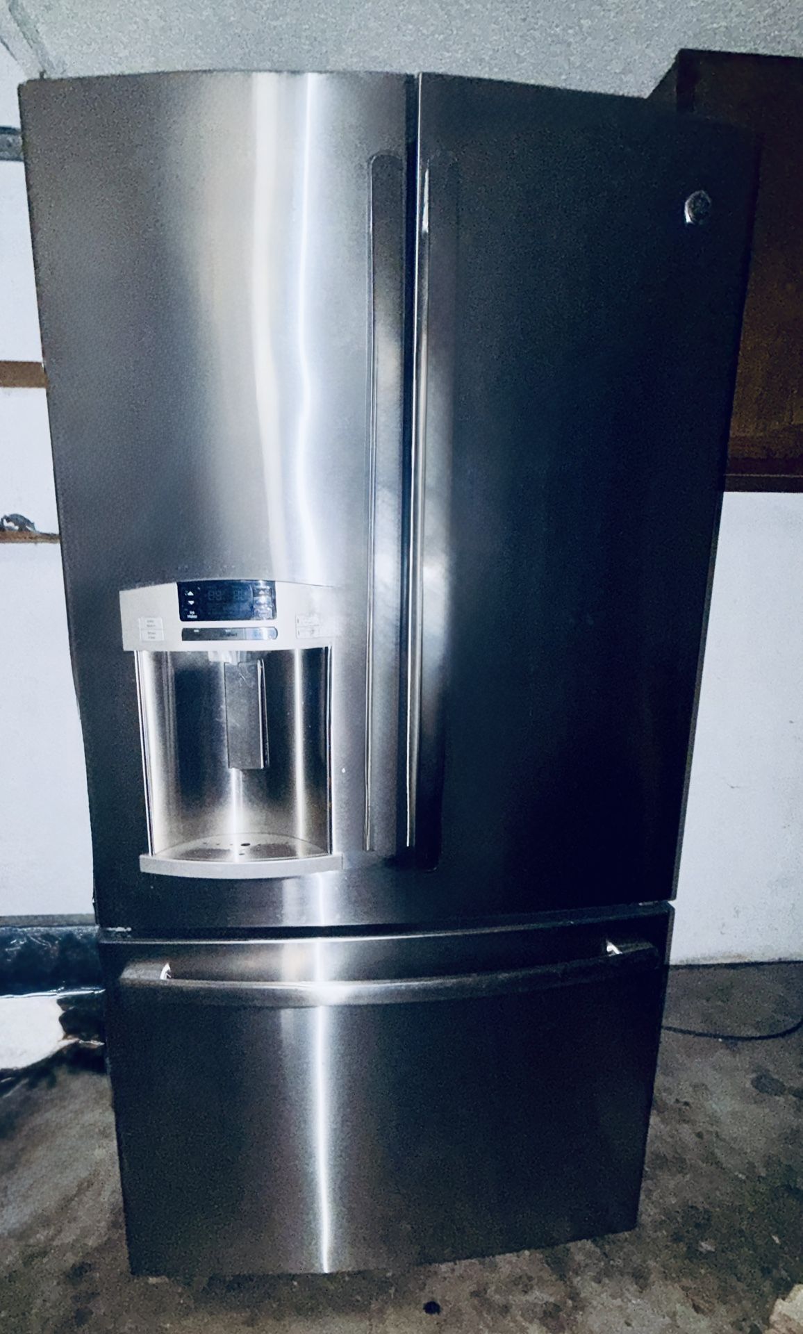 ge® 26.7 cu. ft. french-door refrigerator gfe27gsdess