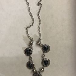 Unbelievable Priced Earring And Necklace Set