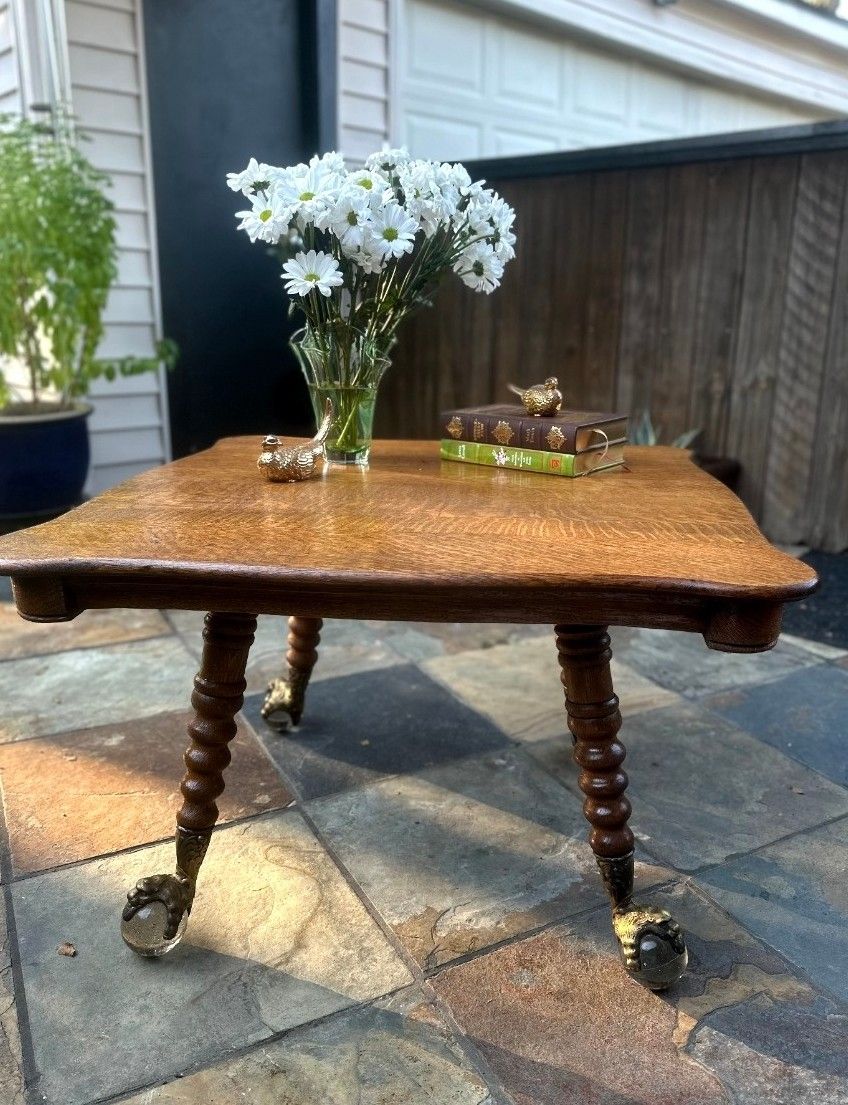 Antique Tigerwood
Parlor Table Cast-Iron
Claw-and-Ball Feet
