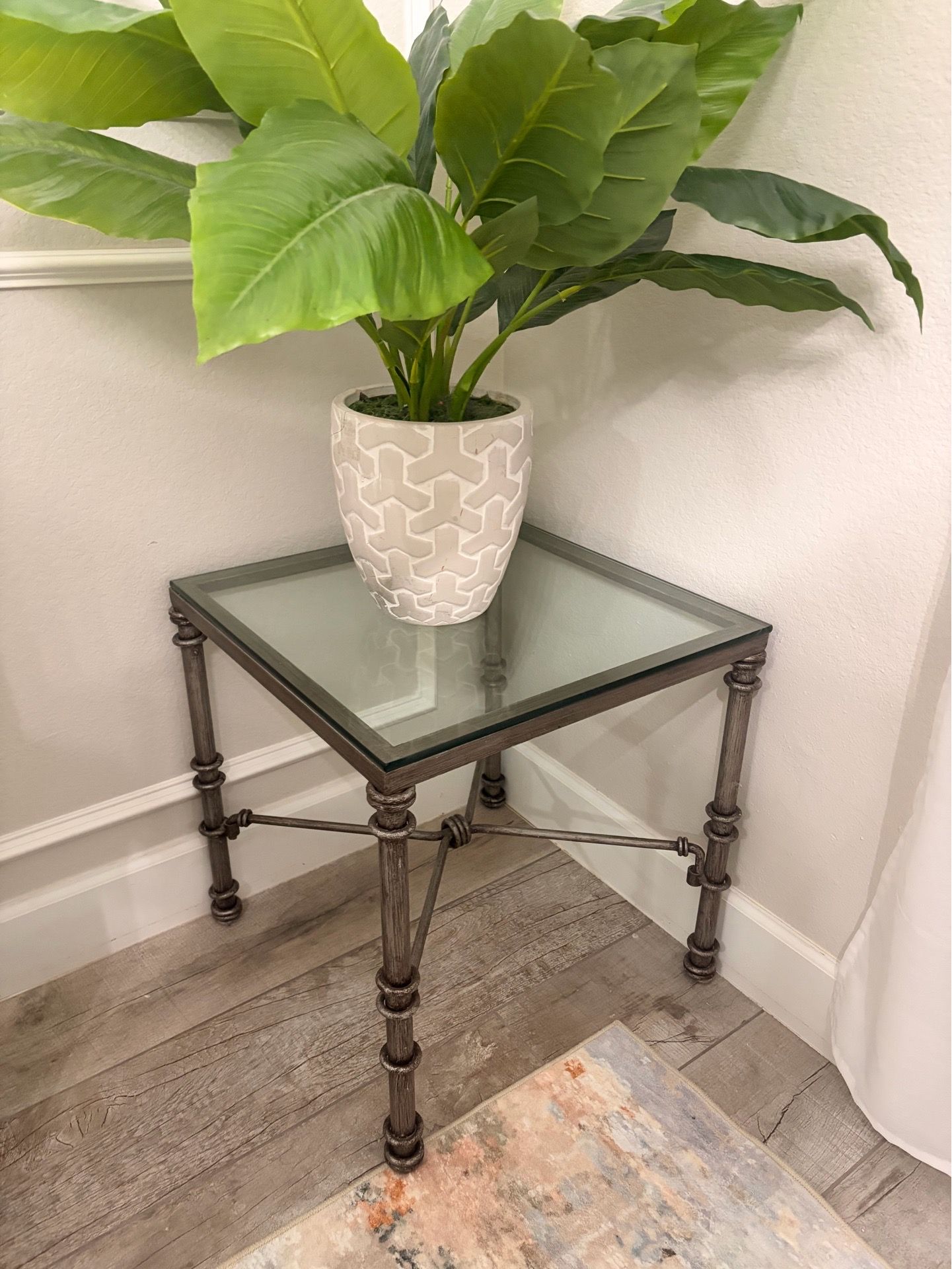 Wrought iron side tabl e