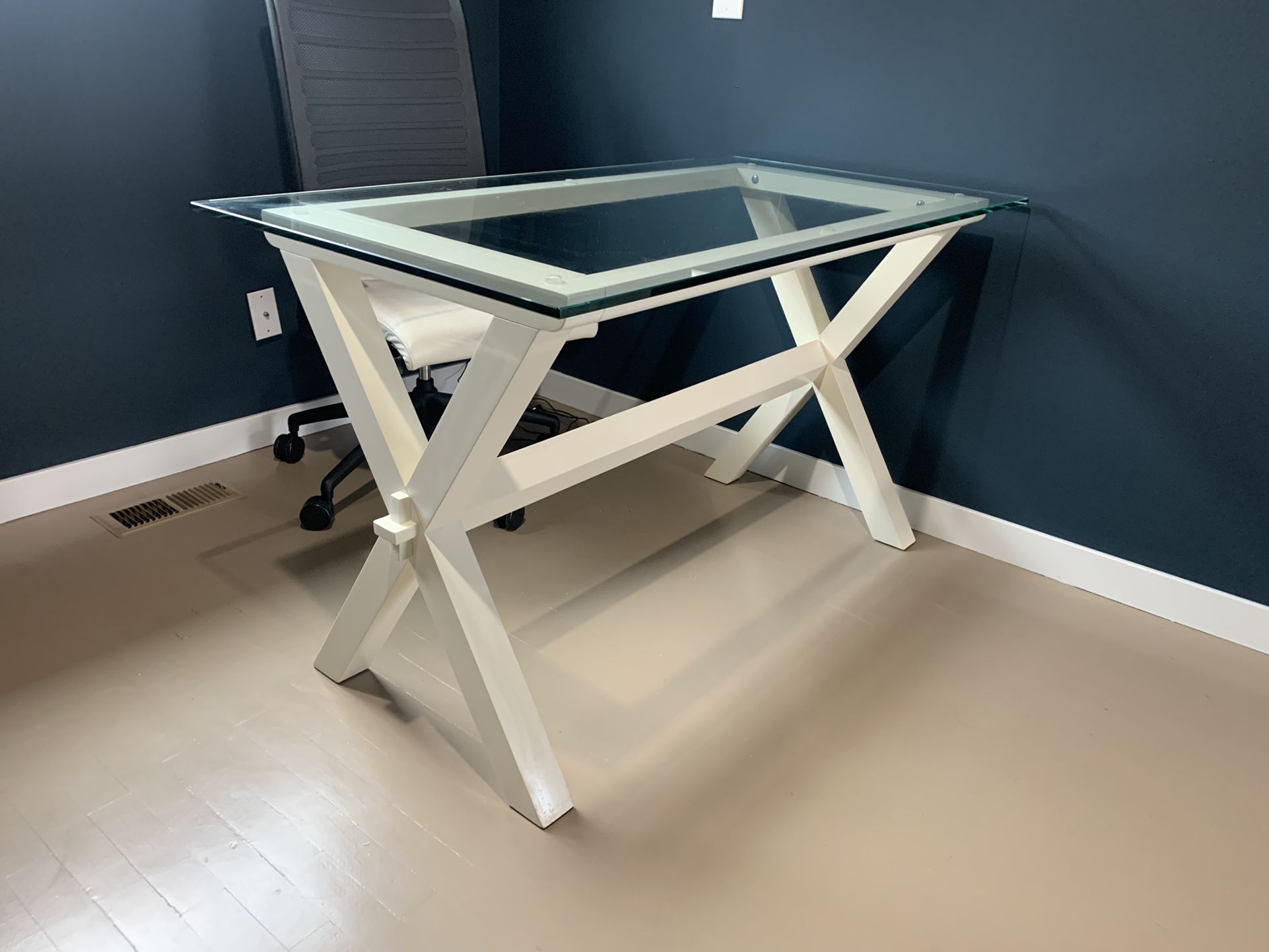 Pottery barn glass desk Table Excellent Condition for Sale in Renton
