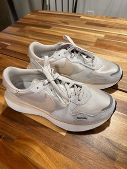 Nike shoes 10.5