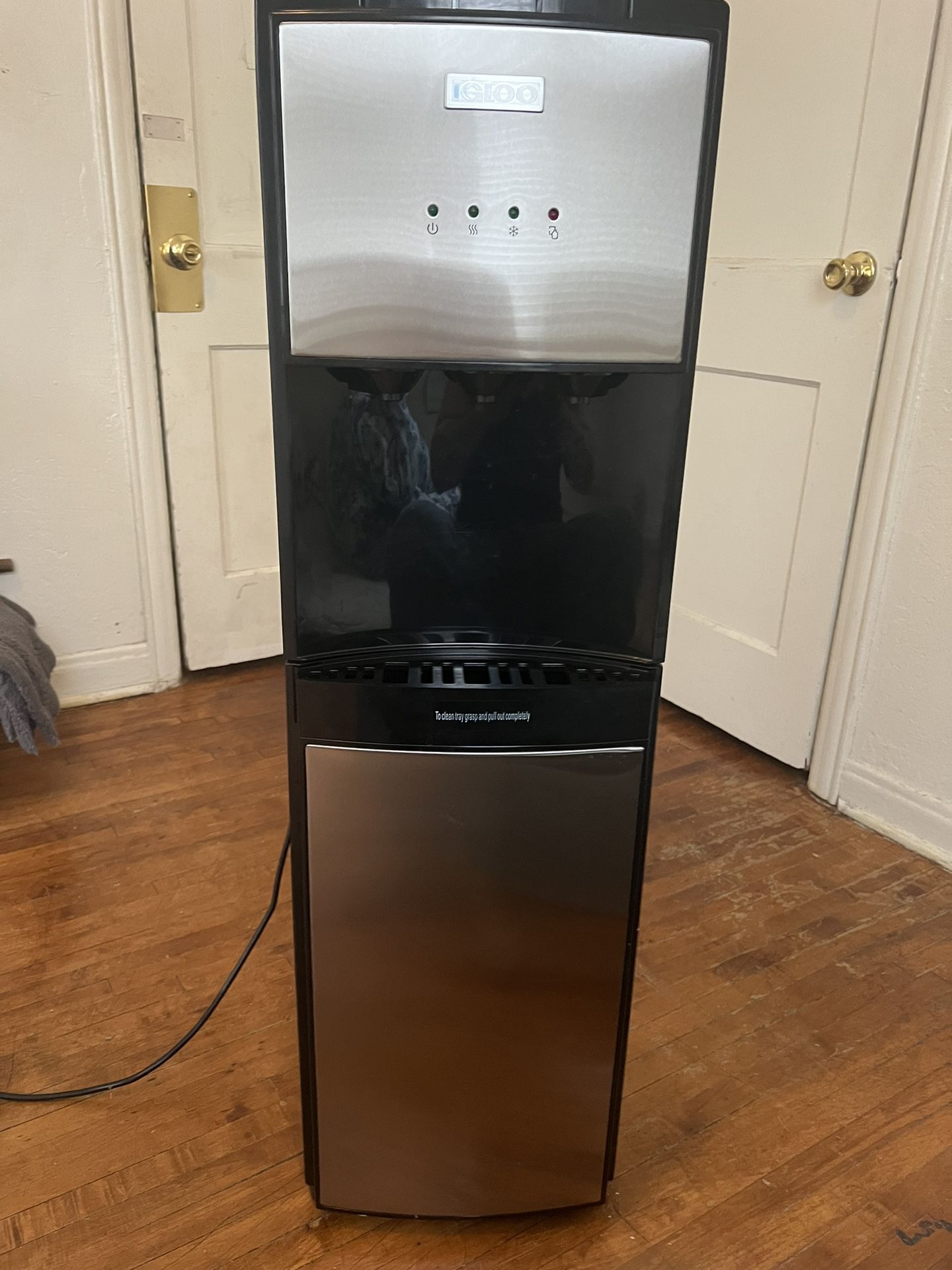 igloo Bottom Water Dispenser Hot/cold / Room Temperature