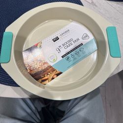 Kitchen plates and tools