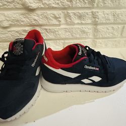 Reebok boys Classic Leather Mu DV7113 Running Sneakers Blue/Red 4 US NWT