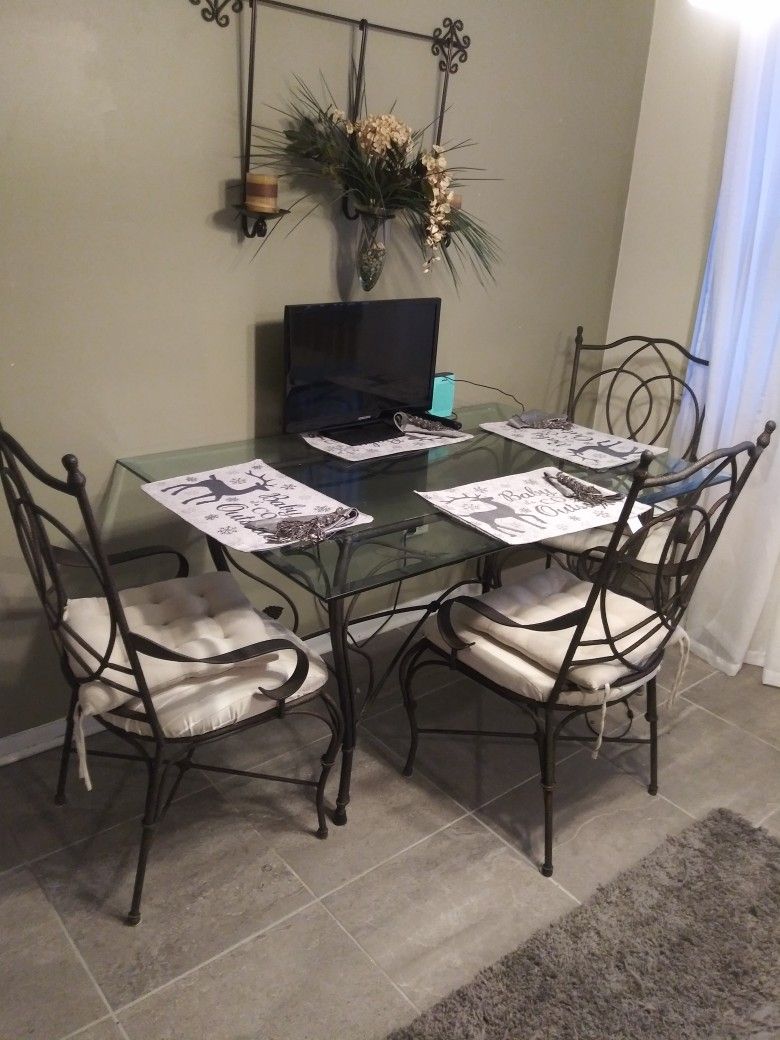 Dining Room Table With 4 Chairs