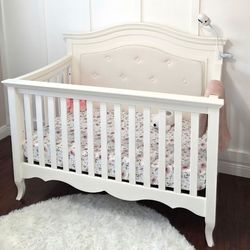 White baby crib