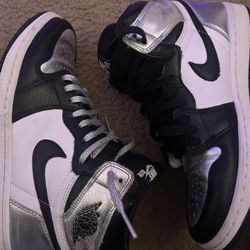 Wmns Air Jordan 1 Retro High OG Silver Toe