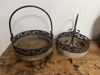 Set of 2 beautiful round wooden baskets