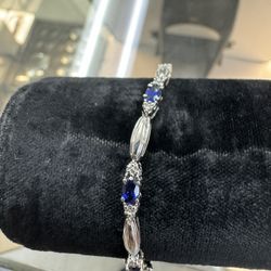 10Kwg Women’s Bracelet w/ Blue Stones (Approximately 6Grams) 