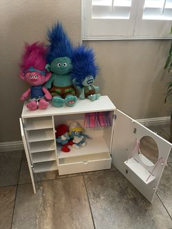 Doll House , Trolls , Smurfs 