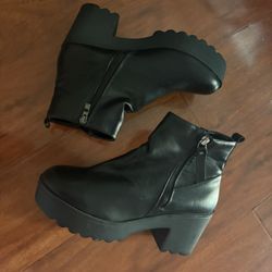 Women’s Heeled Booties 8.5w