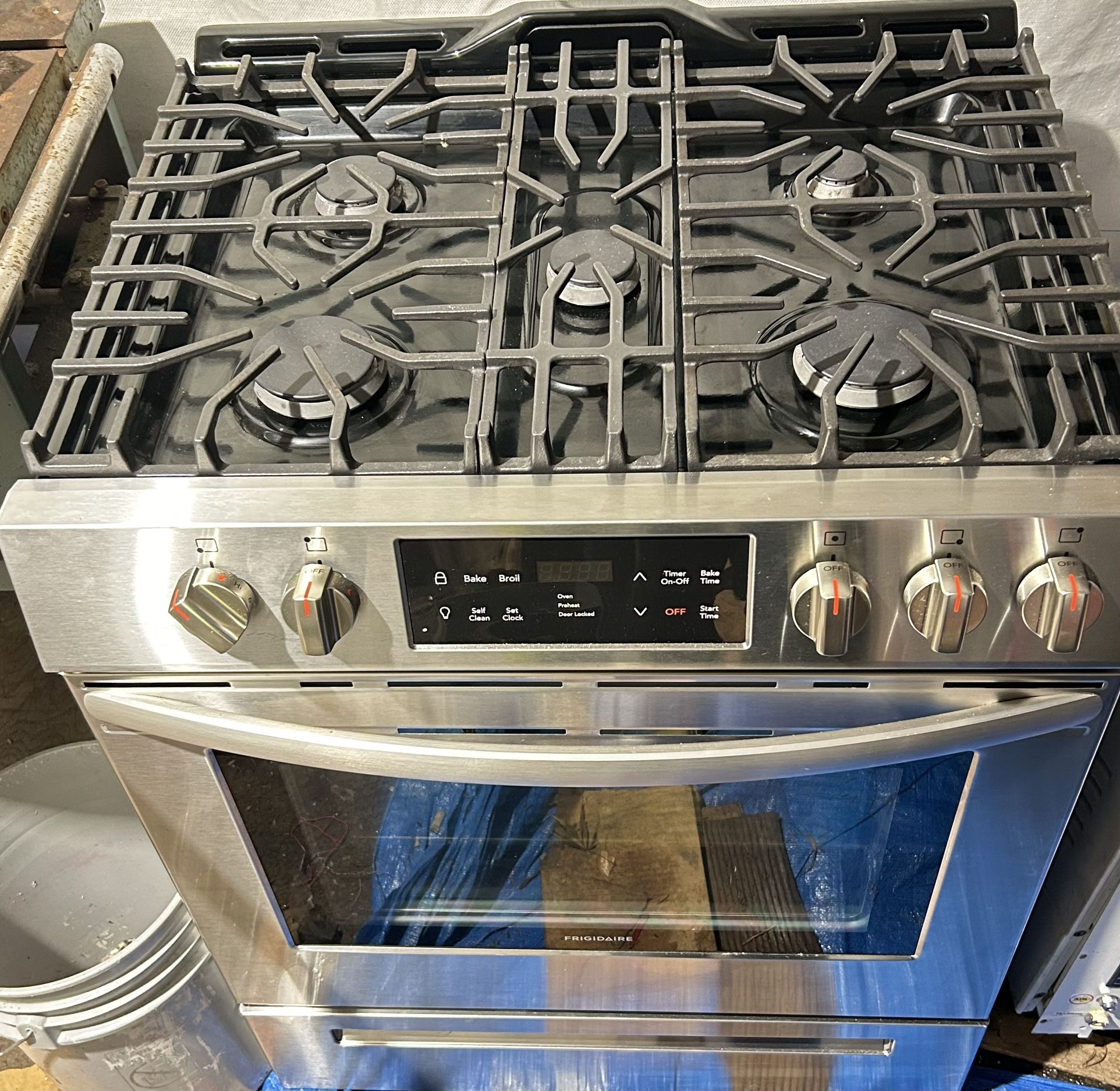 Frigidaire Gas Stove Excellent Condition 