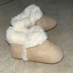 Old Navy Toddler Boy’s / Girl’s Cozy Faux Fur Boots, Size 12-18 Months 