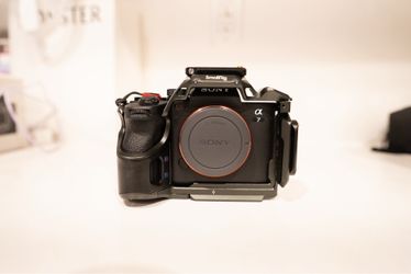 Sony A7 IV + SmallRig Rhino Cage