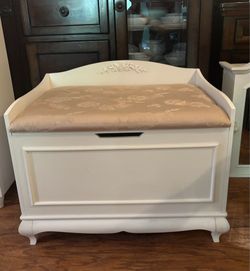 Storage hope chest bench