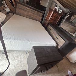 QUEEN SIZE BEDROOM SET. JUEGO DE RECÁMARA TAMAÑO QUEEN