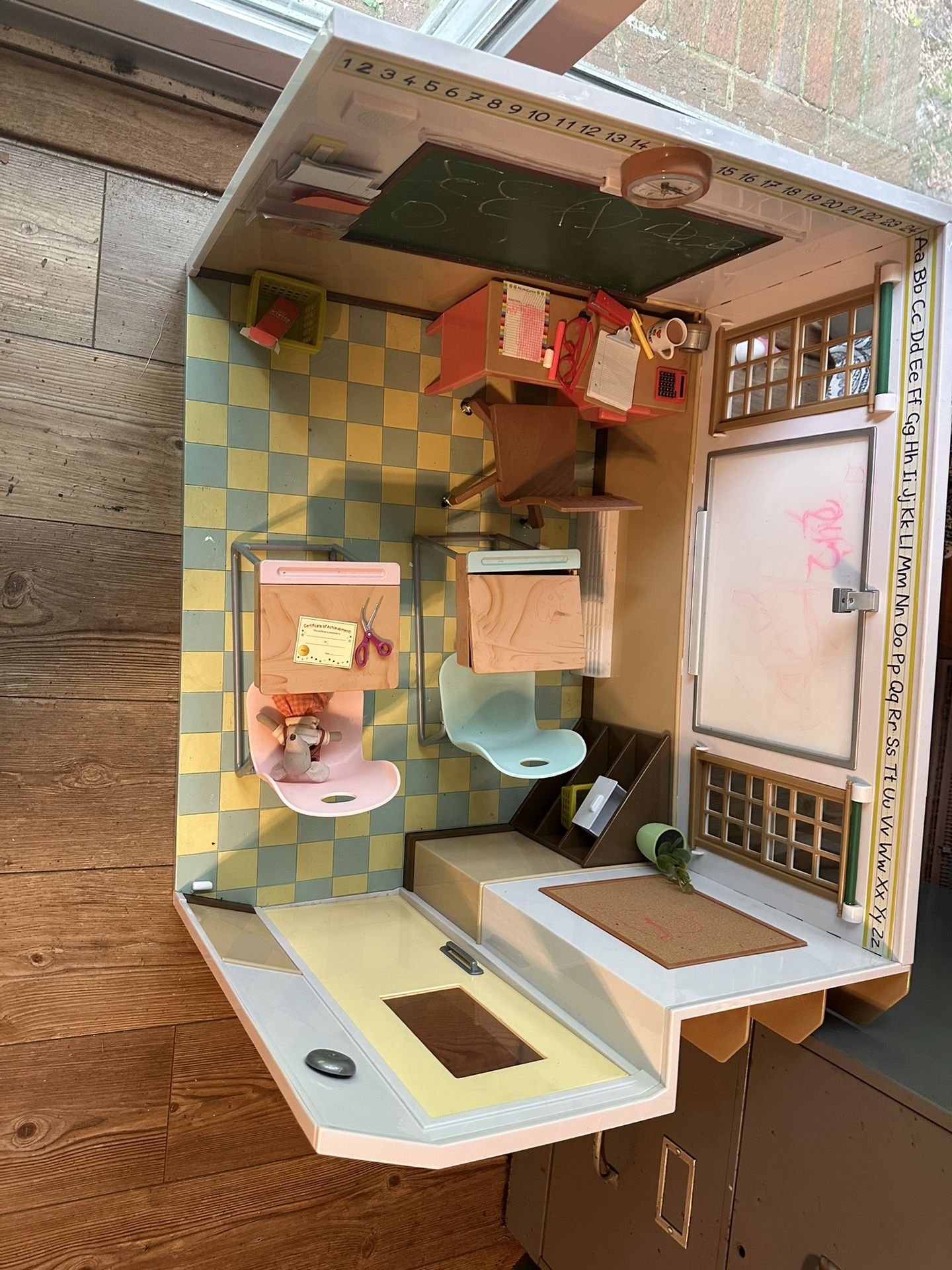 Play School Classroom & Comes With Everything