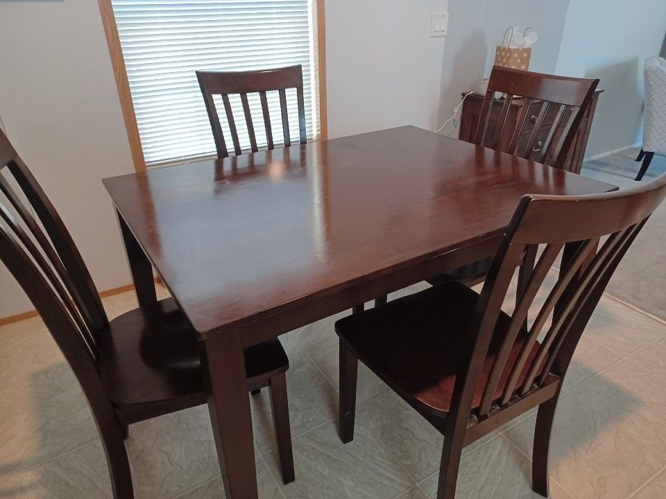 Dinette Table And Chairs 