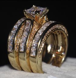 New 14 k yellow gold wedding ring set engagement ring