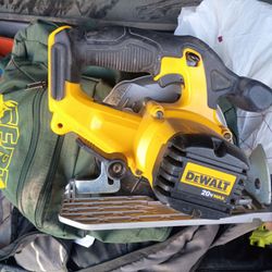 DeWalt saw 20 v