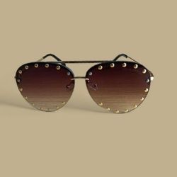  One Pair Of Unisex Louis Vuitton Sunglasses  