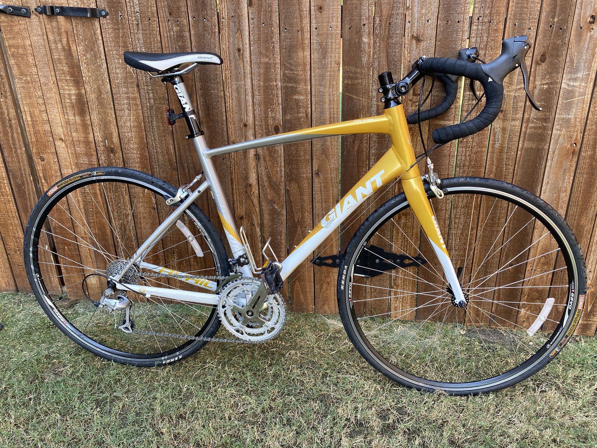 Giant Avial 3 Road Bike