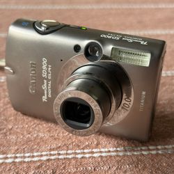 Canon Powershot SD900 Digital Camera