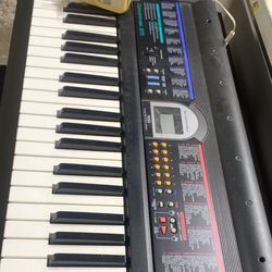 RadioShack Concertmate 975 Electronic Keyboard