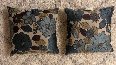 Two Better Homes And Garden throw pillows