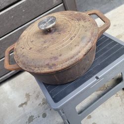 Victoria 4qt cast iron Dutch oven or similar pot. 