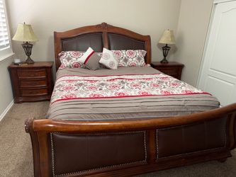 Complete king bedroom set !
