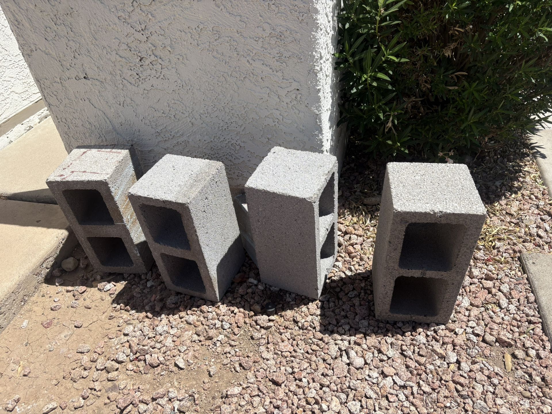4 Good Cinder Blocks Free