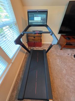 PELOTON TREADMILL