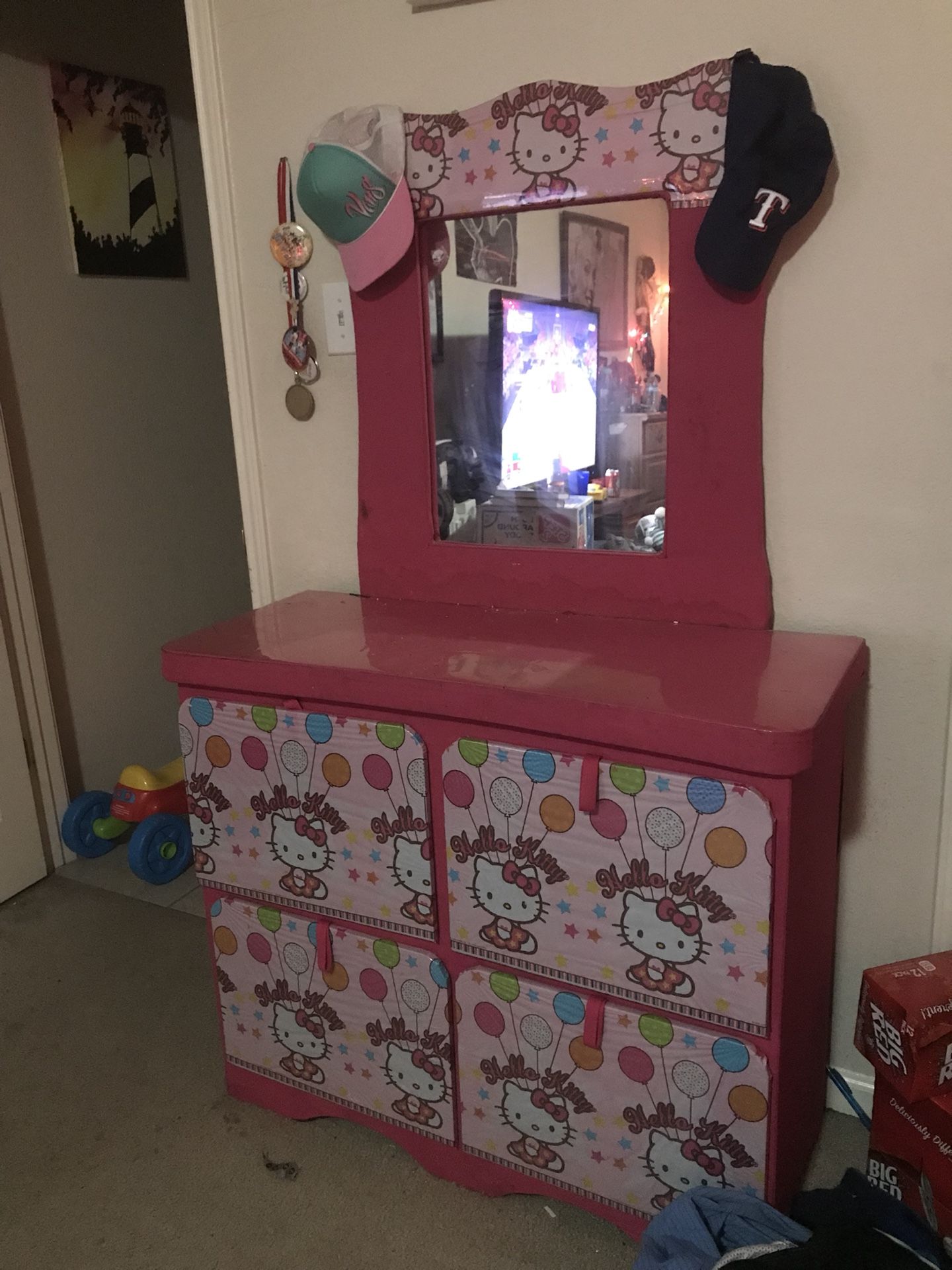 hello kitty dresser with mirror
