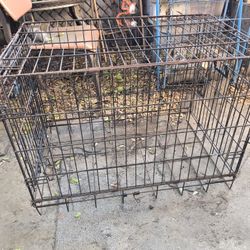 Cages 20 $Each Big One For Dogs 60$🔥🔥🔥🔥